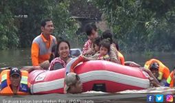 Lima Balita Diselamatkan dari Banjir Madiun - JPNN.com