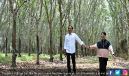 Jokowi dan Iriana Berpose Romantis di Kebun Karet - JPNN.com