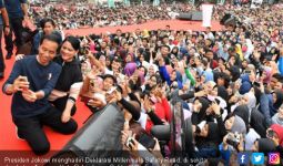 Asyik, Lihat Pose Jokowi dan Iriana di Atas Panggung - JPNN.com