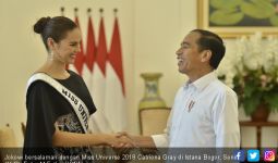 Jokowi Terperanjat Disalami Ratu Sejagat - JPNN.com