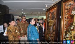 Titiek Soeharto dan Istri Sandiaga Uno Hadiri Pameran Pelukis Jalanan - JPNN.com