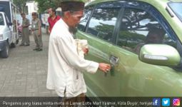 Ternyata Pengemis Itu Punya Mobil Pribadi, Juragan Angkot dan Beristri Tiga - JPNN.com