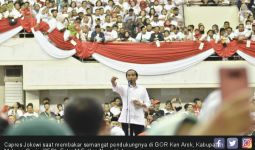 Pendukung Jokowi Teriakkan Kata Lawan di GOR Ken Arok - JPNN.com