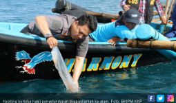 Ribuan Kepiting Bertelur Hasil Penyelundupan Dilepasliarkan di 2 Lokasi Berbeda - JPNN.com
