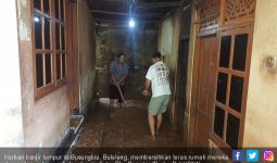 Banjir Bandang Menerjang, Rumah Hancur, Ternak Warga Hanyut - JPNN.com