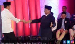 Apakah Baju Putih Jokowi Selamanya Murah dan Jas Prabowo Selalu Mahal? - JPNN.com