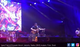 Sedang Konser, Iwan Fals Singgung Debat Capres - JPNN.com