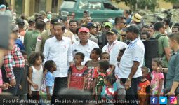 Anak-anak Sentani Jayapura: Pak Jokowi Perbaiki Sekolah Kami - JPNN.com