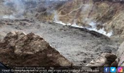Waspada! Kawah Gunung Agung Terlihat Makin Penuh - JPNN.com