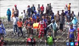 Mayat Perempuan Tanpa Busana Mengambang di Sungai - JPNN.com
