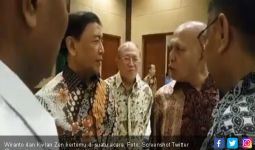 Saat Dua Jenderal 'Musuh Bebuyutan' Bertemu, Kivlan Zen Semprot Wiranto - JPNN.com
