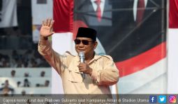 Pantun Prabowo di Depan Buruh: Yang Curang, Akhlaknya seperti Lutung - JPNN.com