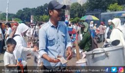 Berkah dari Kampanye Akbar Prabowo, Siomai Ludes, Penghasilan Rojali Meningkat - JPNN.com