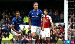 Gara-Gara Rekor Jagielka Arsenal Tertinggal dari Tottenham - JPNN.com