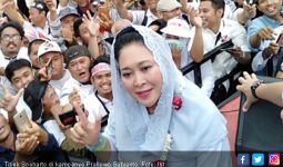 Sebelum Pemilu, Mbak Titiek Soeharto Umrah ke Tanah Suci - JPNN.com