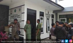 Tak Bisa Mencoblos, Mahasiswa Protes ke Kantor Kelurahan, Tegang, TNI Datang - JPNN.com