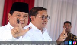 Sambil Gendong Bobby, Prabowo Jenguk Sandiaga yang Sedang Sakit - JPNN.com
