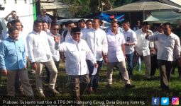 Sempat Dikabarkan Mau Berkuda, Prabowo Naik Lexus Datangi TPS - JPNN.com