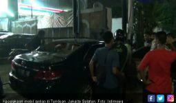 Mobil Seruduk Motor di Parkiran Tendean, Belasan Orang Terluka - JPNN.com