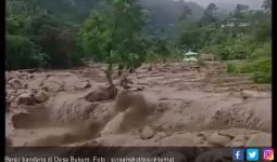 Diterjang Banjir Bandang, Akses Dua Desa di Deliserdang Putus - JPNN.com