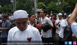 Sebelum Sujud Kemenangan, Prabowo dan Sandiaga Jumatan Terpisah - JPNN.com