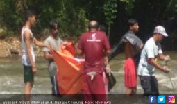 Mayat Tanpa Identitas Mengambang di Sungai Ciliwung - JPNN.com