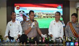 Polres Cirebon Amankan Ribuan Botol Miras - JPNN.com