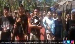 Viral Video Santri Banten Siap Mati Kawal Prabowo Sambil Bawa Bambu Runcing - JPNN.com
