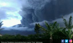 Erupsi Gunung Sinabung Membahayakan Penerbangan - JPNN.com
