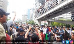 Dukung Bawaslu, Puluhan Santri Diteriaki Massa Nasi Bungkus oleh Ibu-Ibu Fan Prabowo - JPNN.com