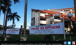 Spanduk Penolakan Ex-Officio Bertebaran di Kantor BP Batam - JPNN.com
