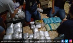 Geledah Truk Bermuatan Kelapa, Polisi Temukan 200 Kilogram Narkoba - JPNN.com
