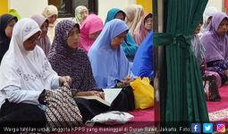 Warga Duren Sawit Tahlilan dan Buka Puasa Bersama untuk Anggota KPPS yang Meninggal - JPNN.com
