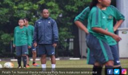 Rully Nere Akan Coret 5 Pemain Timnas Wanita - JPNN.com