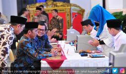 Presiden Jokowi Serahkan Zakatnya Lewat Baznas, Nih Nominalnya - JPNN.com
