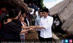 Wisata Mendadak, Jokowi Kagumi Keunikan Dusun Sade - JPNN.com