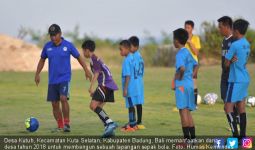 Kemendes PDTT: Memanfaatkan Dana Desa untuk Bangun Lapangan Sepak Bola - JPNN.com