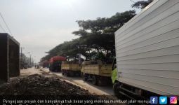 Dikepung Kemacetan, Warga Sekitar Bandara Soetta Keluhkan Jam Operasional Truk - JPNN.com