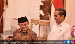 Datang ke Istana, BJ Habibie Ucapkan Selamat ke Jokowi - JPNN.com