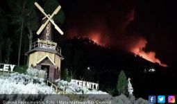 Tanpa Gemuruh dan Ledakan, Gunung Agung Muntahkan Lava Pijar 700 Meter - JPNN.com