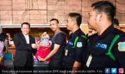 Alhamdulilah, Semua Office Boy dan Satpam DPR Dapat Paket Sembako Idulfitri - JPNN.com