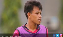 Gelandang Borneo FC Berbagi Rezeki di Jombang - JPNN.com