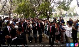 Megawati Hadiri Pemakaman Bu Ani, Prabowo Tak Terlihat - JPNN.com
