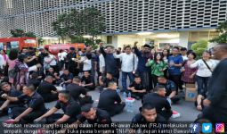 Lakukan Aksi Simpatik, FJR Buka Puasa Bersama TNI-Polri di Depan Kantor Bawaslu - JPNN.com