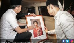 Kain Penutup Jenazah Ibu Ani Yudhoyono, Oh Ternyata - JPNN.com