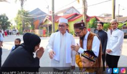 Ketua MPR Salat Id Bersama Ustaz Adi Hidayat di Bekasi - JPNN.com
