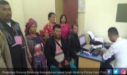 Merasa Ditipu Ketua Ormas, Pengungsi Gunung Sinabung Minta Uang Rp 250 Juta Dikembalikan - JPNN.com