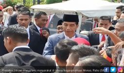 Jokowi Mendadak Sambangi Warga yang Antre di Monas - JPNN.com