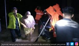 Banjir Melanda Gunung Telihan, Warga Terpaksa Dievakuasi - JPNN.com