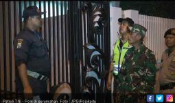 Jaga Keamanan Libur Lebaran, TNI - Polri Patroli di Kawasan Perumahan Mewah - JPNN.com